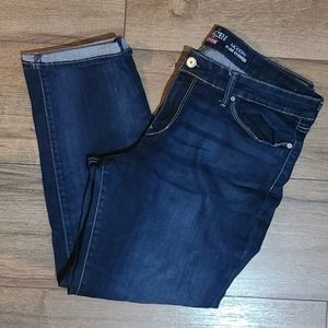 Gently Worn - LEVI'S DENIZEN - Size 18 Slim Cuffed Cropped Jeans